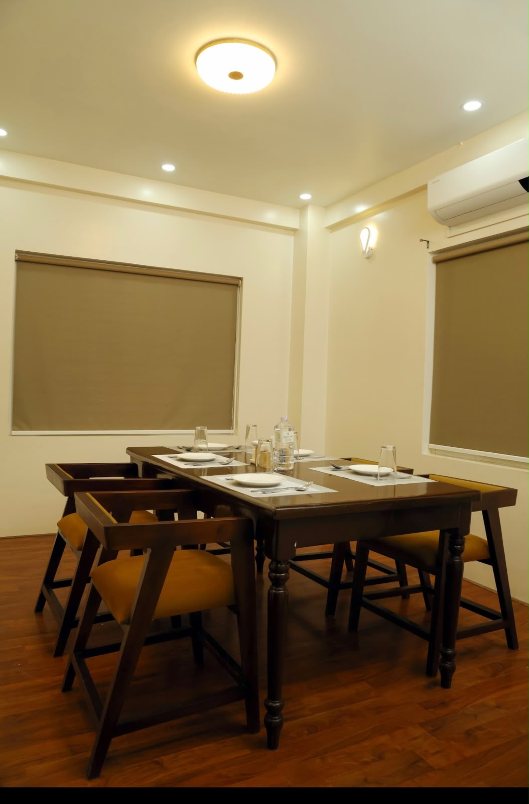 Delmore Hotel dining