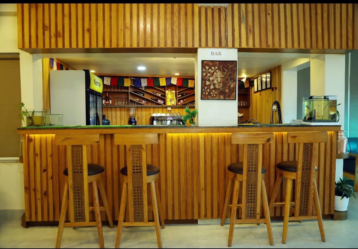 Delmore Hotel bar