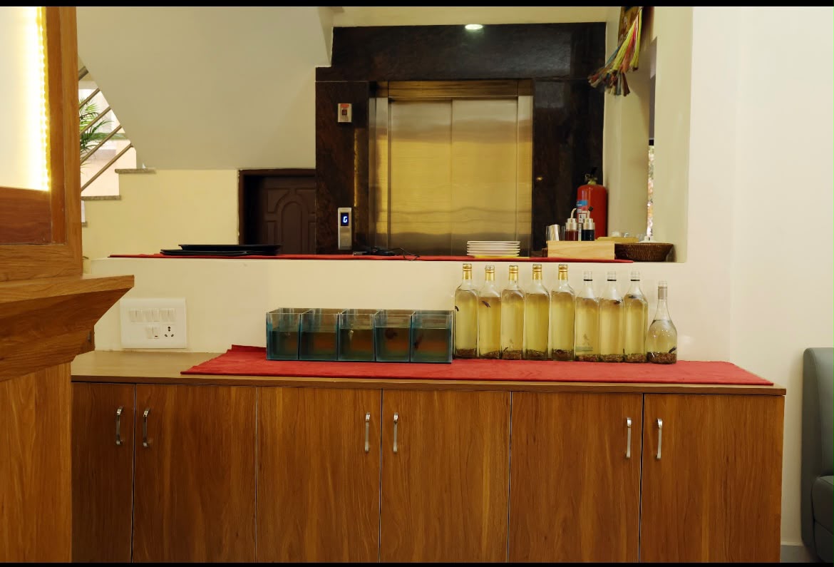 Delmore Hotel dining